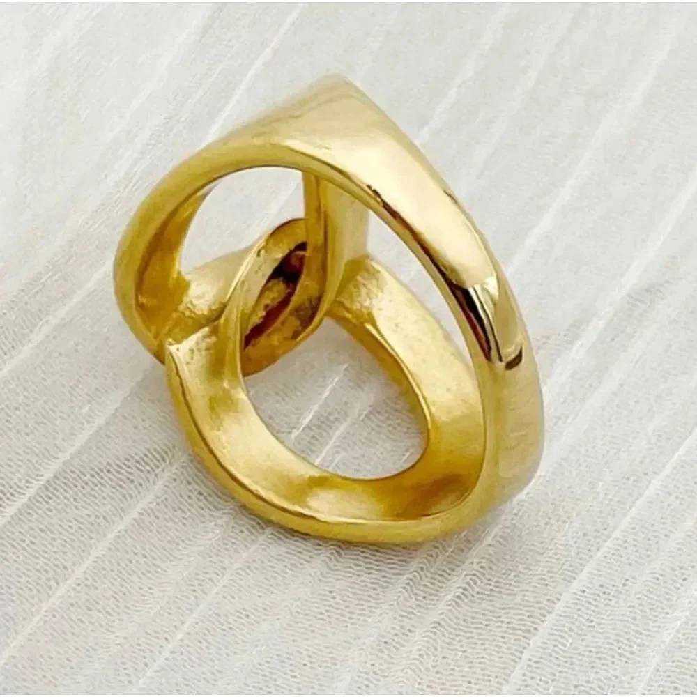 Hollow out twist ring